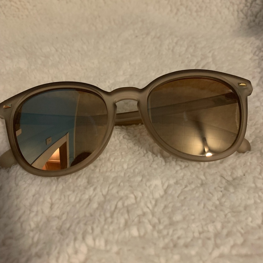 LeSpecs Bandwagon Sunglasses Excellent Condition!